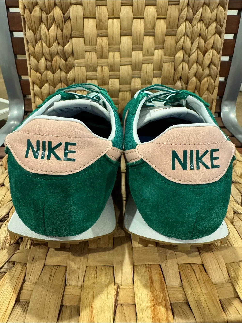 Nike NWOT Women's shoes size 12 Retro Runner Sneakers LD-1000 IF1761-300